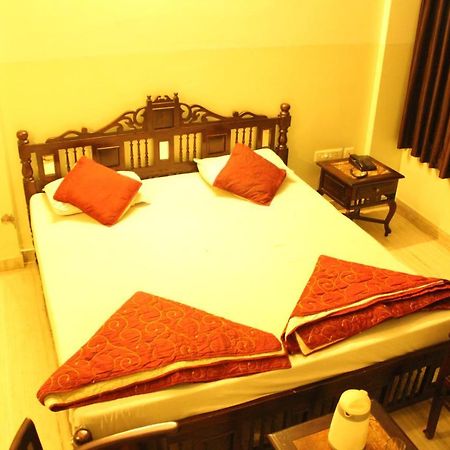 Hotel The Chit Chat Palace ชัยปุระ ภายนอก รูปภาพ