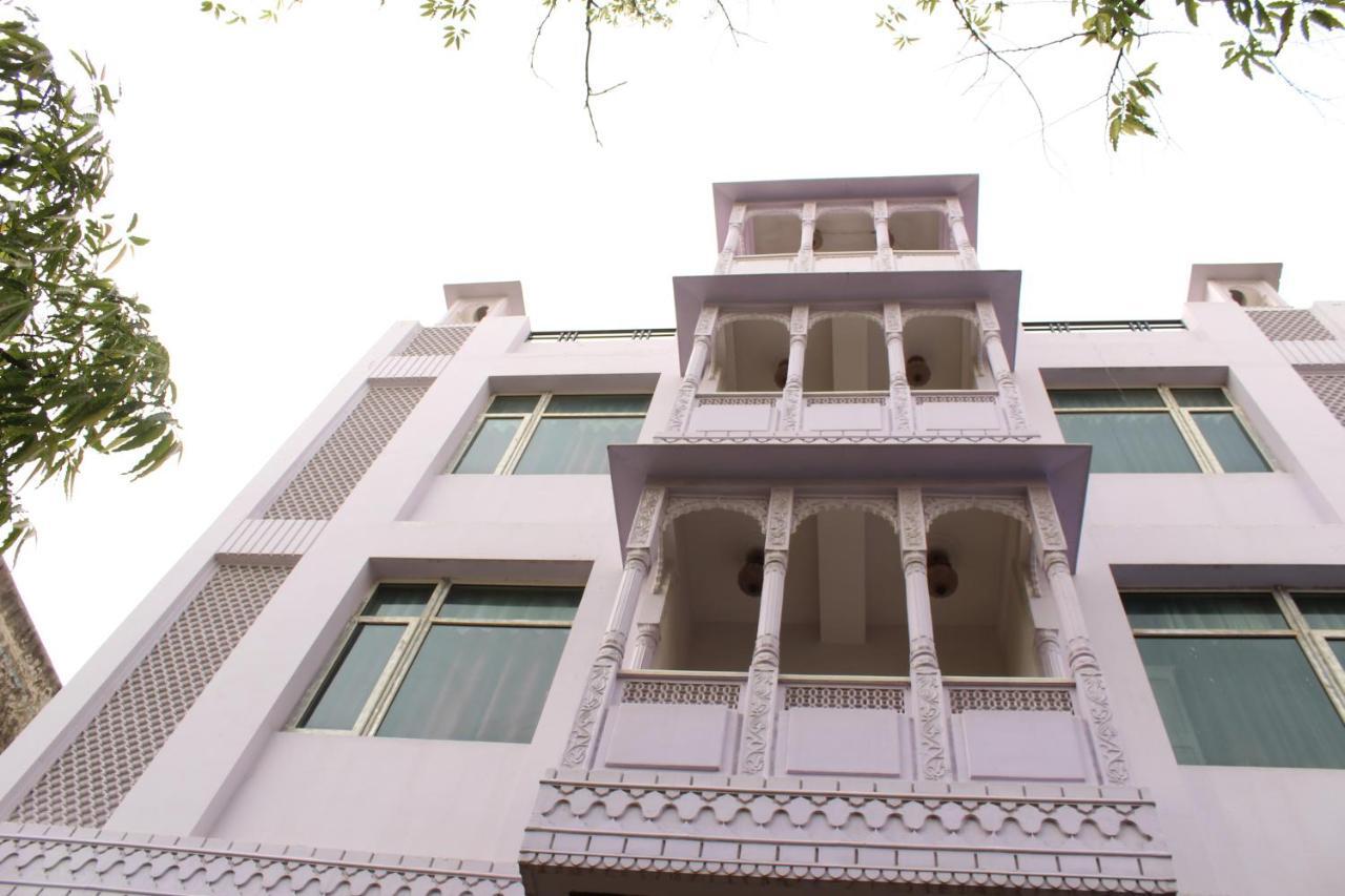 Hotel The Chit Chat Palace ชัยปุระ ภายนอก รูปภาพ