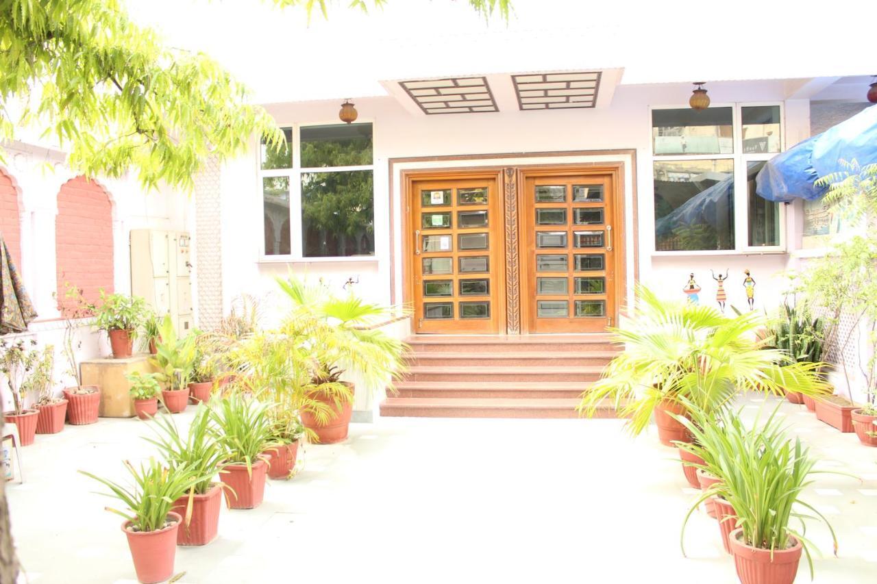 Hotel The Chit Chat Palace ชัยปุระ ภายนอก รูปภาพ
