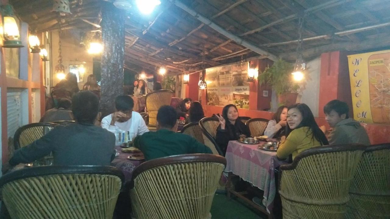 Hotel The Chit Chat Palace ชัยปุระ ภายนอก รูปภาพ