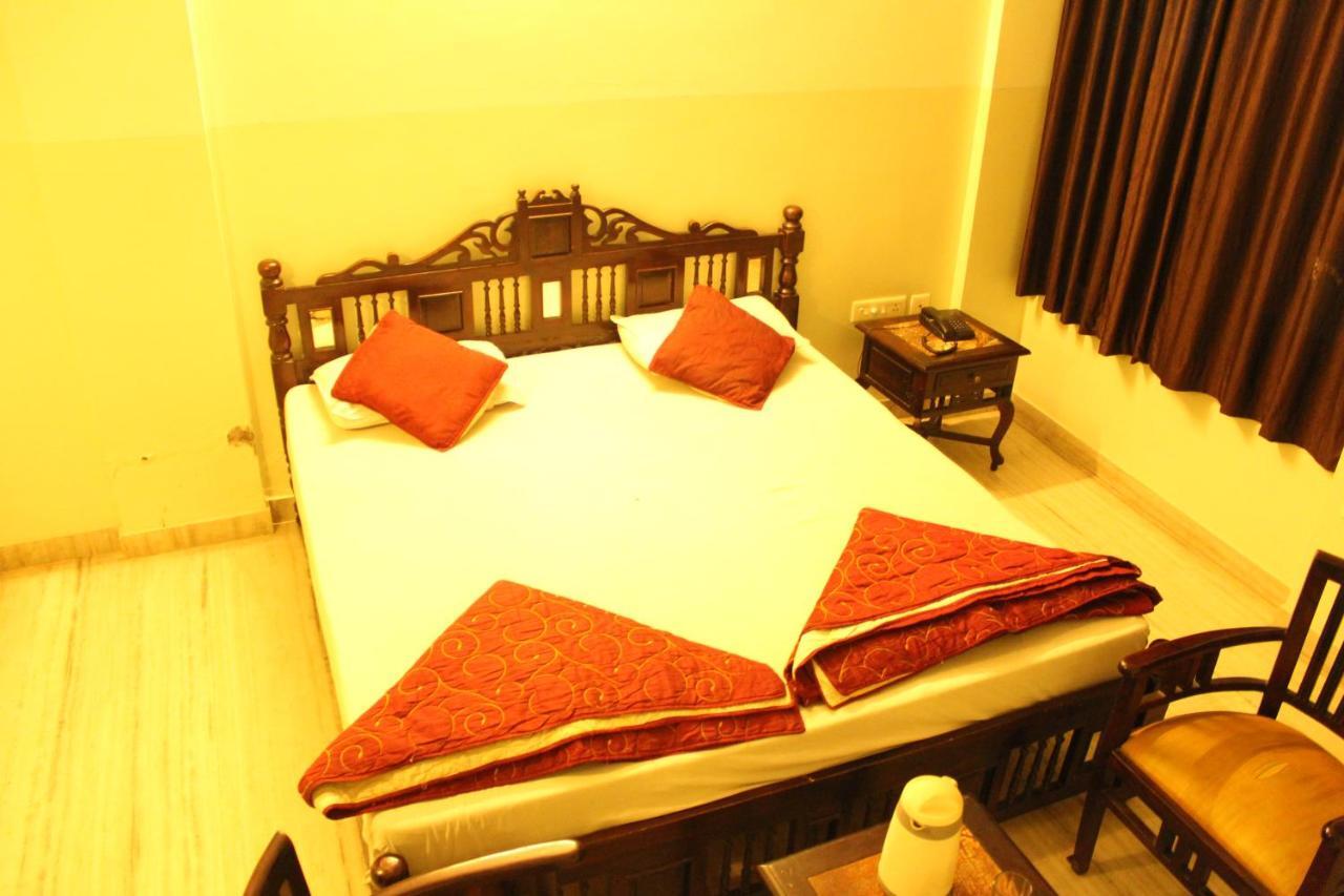 Hotel The Chit Chat Palace ชัยปุระ ภายนอก รูปภาพ