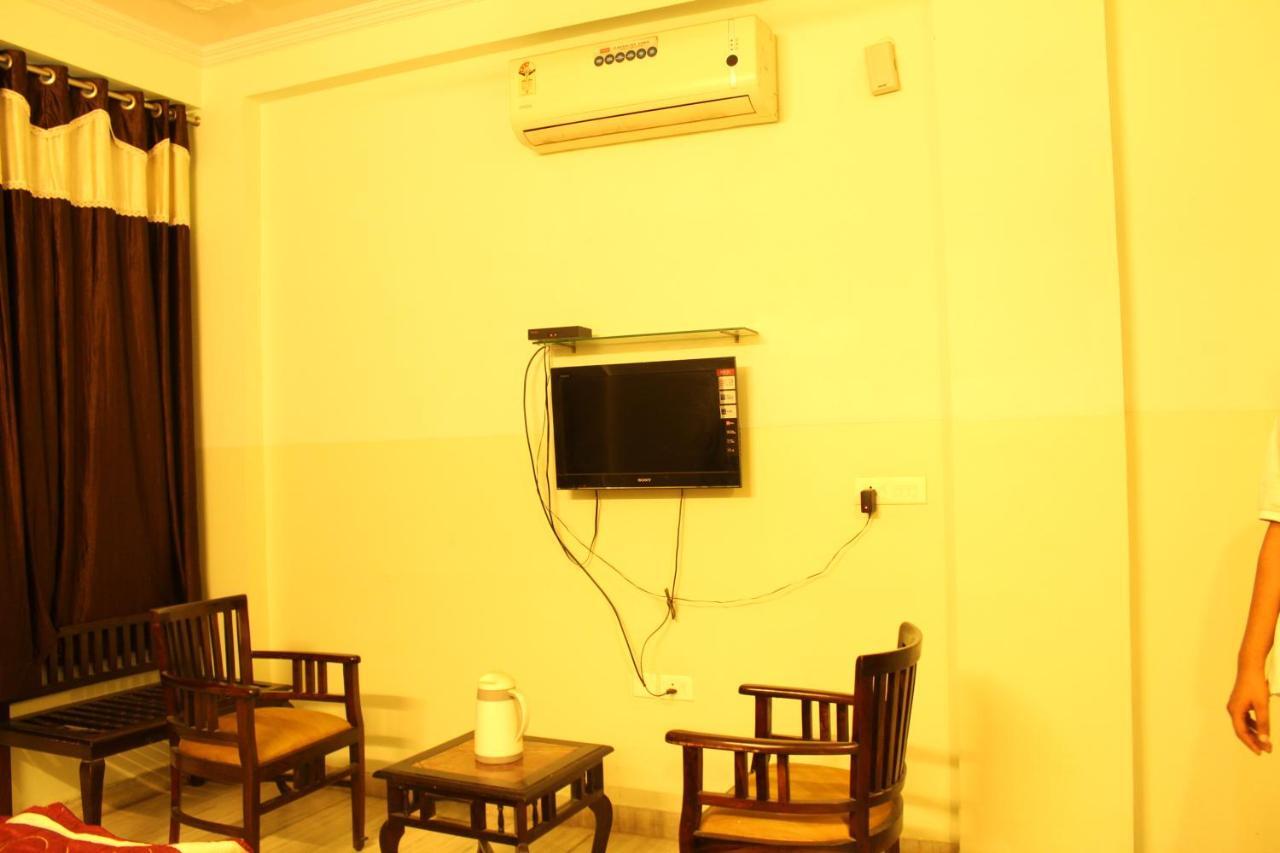Hotel The Chit Chat Palace ชัยปุระ ภายนอก รูปภาพ