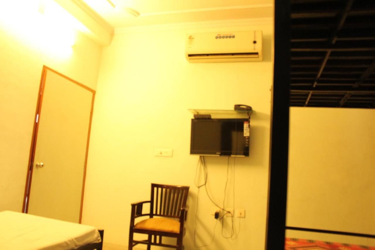 Hotel The Chit Chat Palace ชัยปุระ ภายนอก รูปภาพ