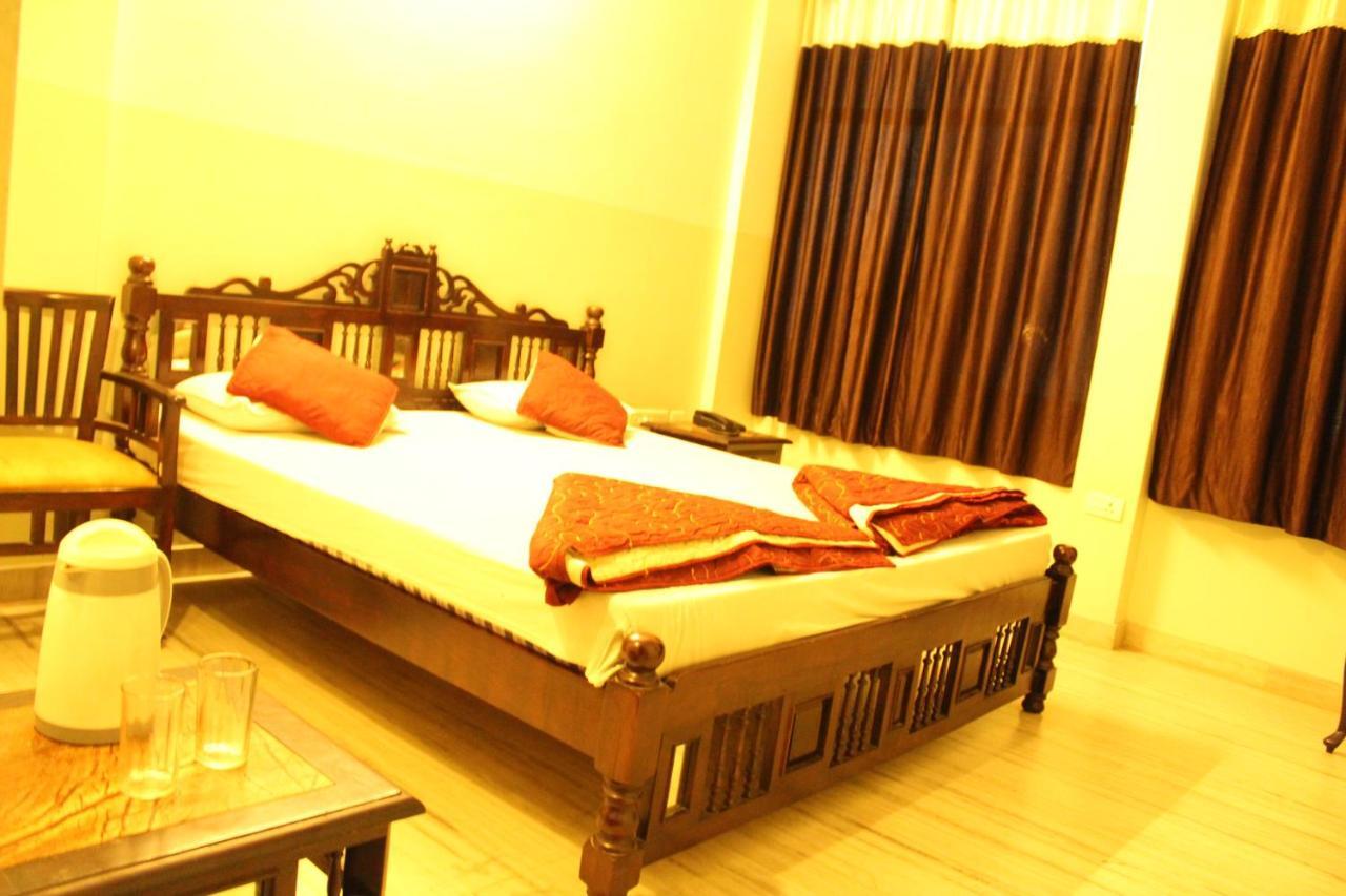 Hotel The Chit Chat Palace ชัยปุระ ภายนอก รูปภาพ